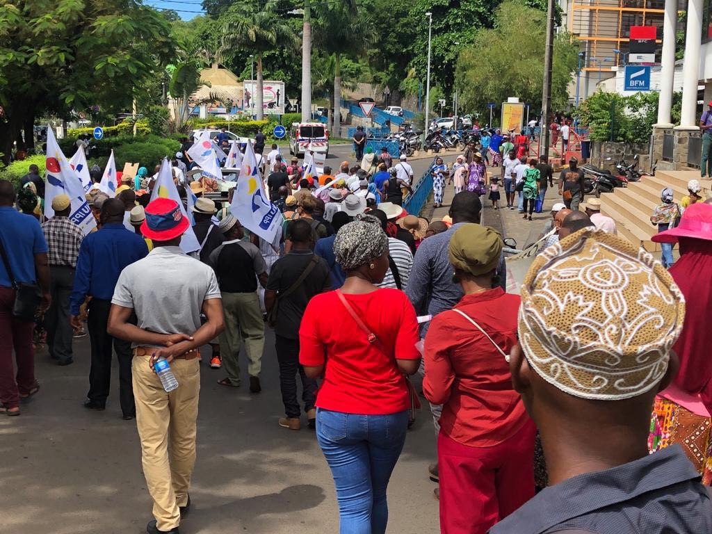 Les grévistes du SNUipp défilent dans les rues de Mamoudzou