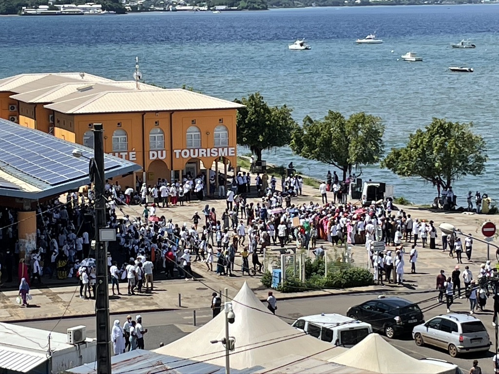 La marche blanche pour la sécurité a rassemblé des centaines de lycéens et leurs enseignants