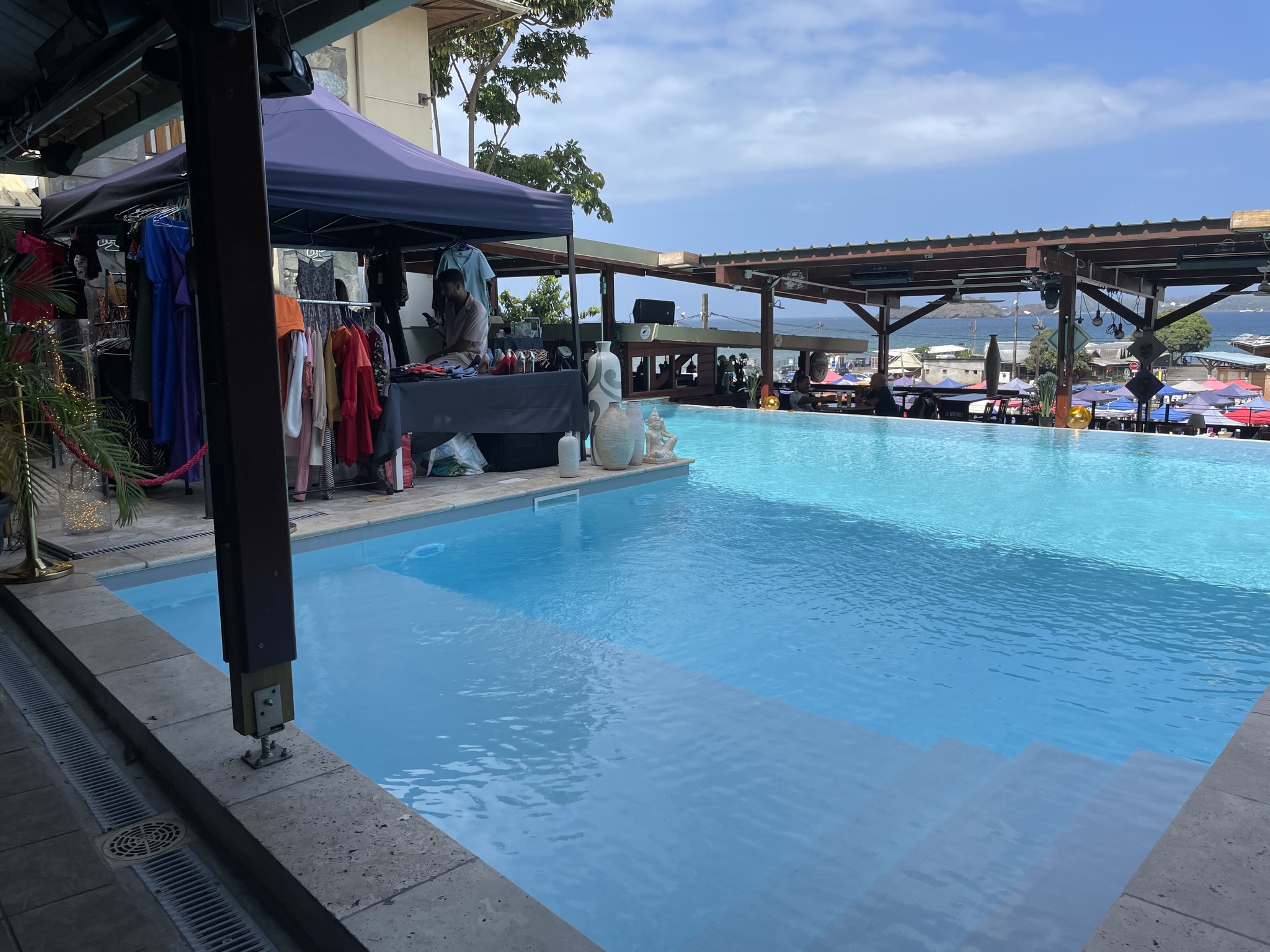 Le Mermoz organise son premier vide grenier apero shopping