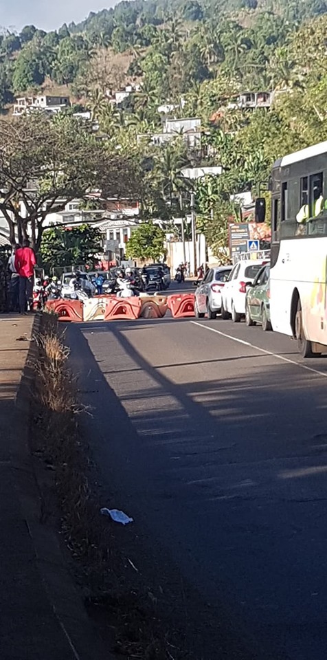 Barrage pour des bus à Dembéni