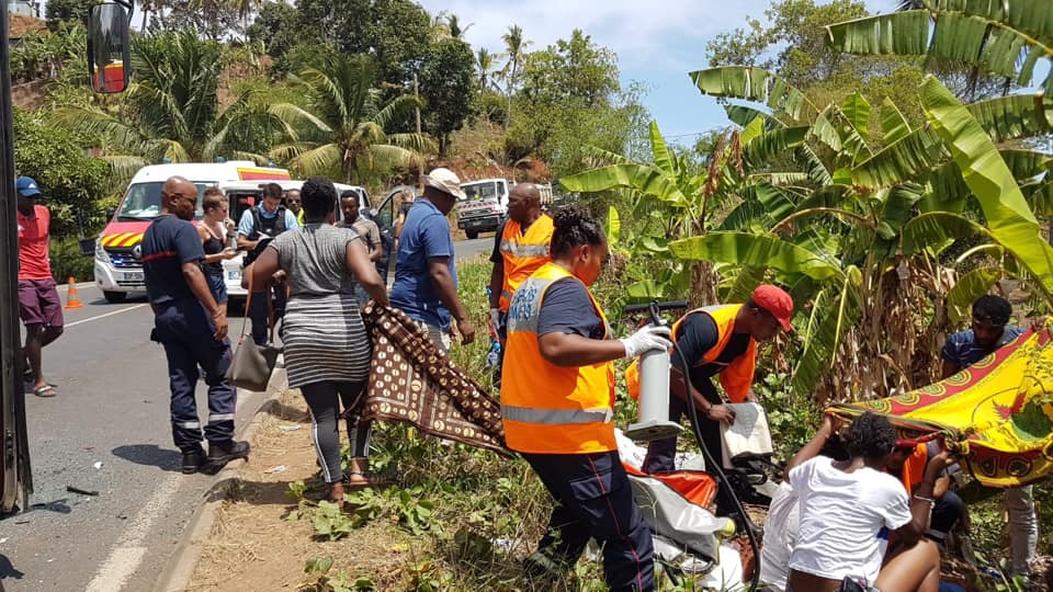 Accident entre un taxi brousse et un bus scolaire
