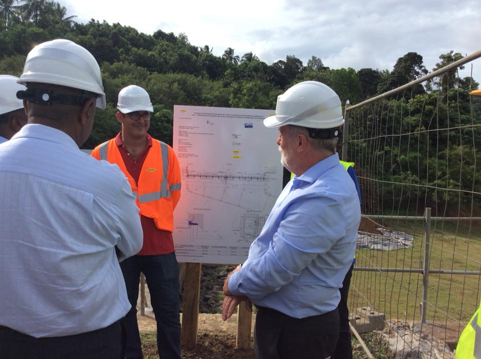 Le préfet au chevet de la retenue collinaire de Combani