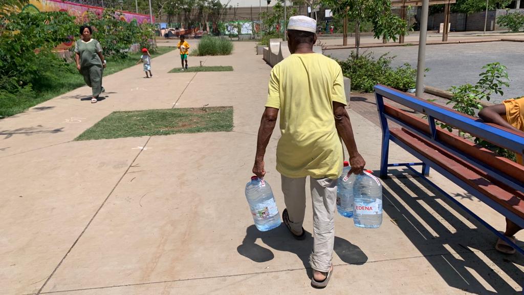 Distribution des bouteilles d’eau le 25 octobre 2023 à Kaweni pour 2 semaines en raison du jour férié du 1er novembre 2023 