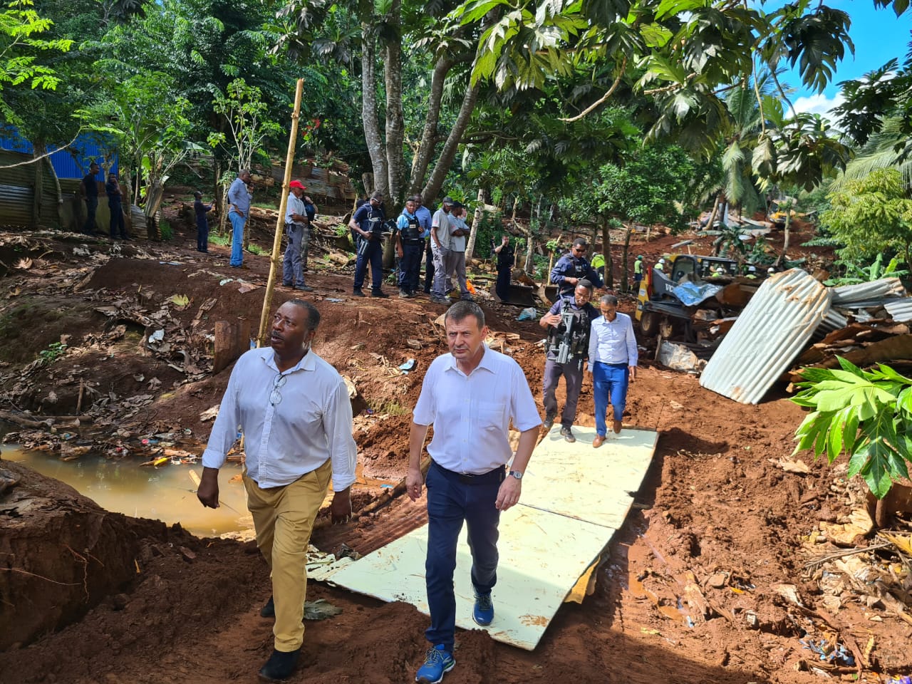 Les opérations de destruction d’habitats insalubres ont bien débuté à Miréréni et Combani