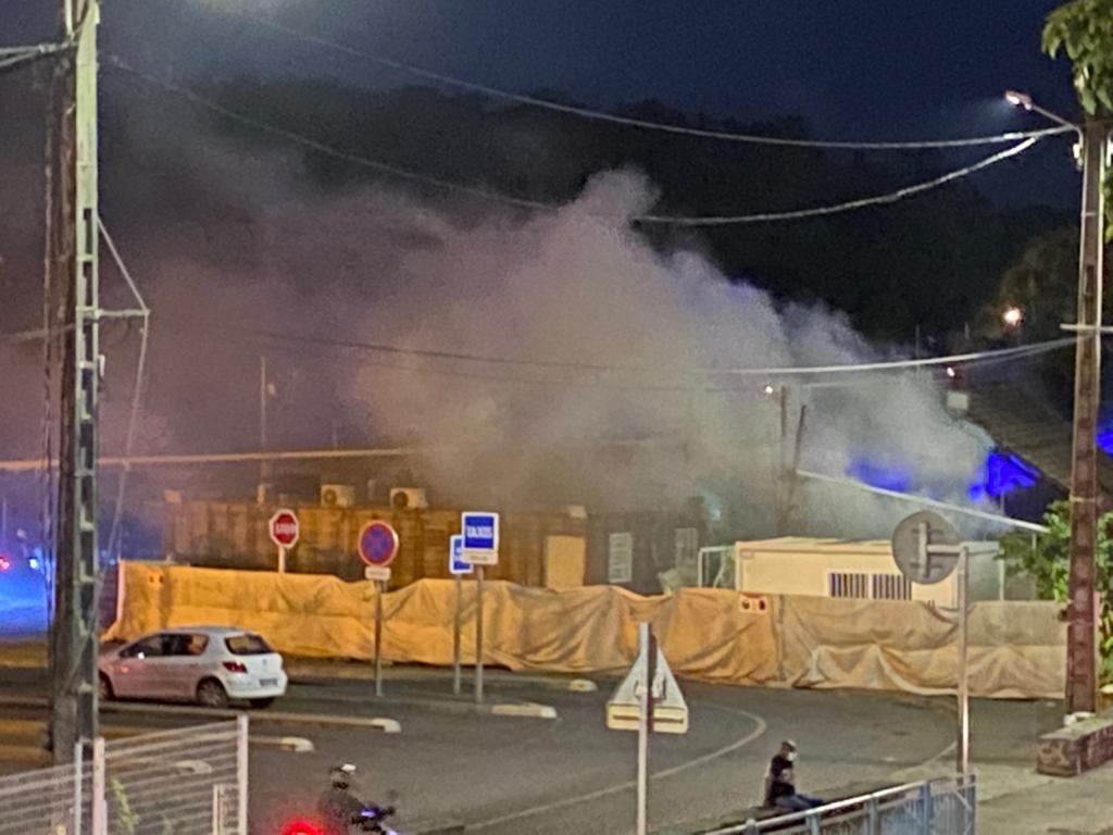 Un début d’incendie au niveau du quai de la barge en Grande Terre