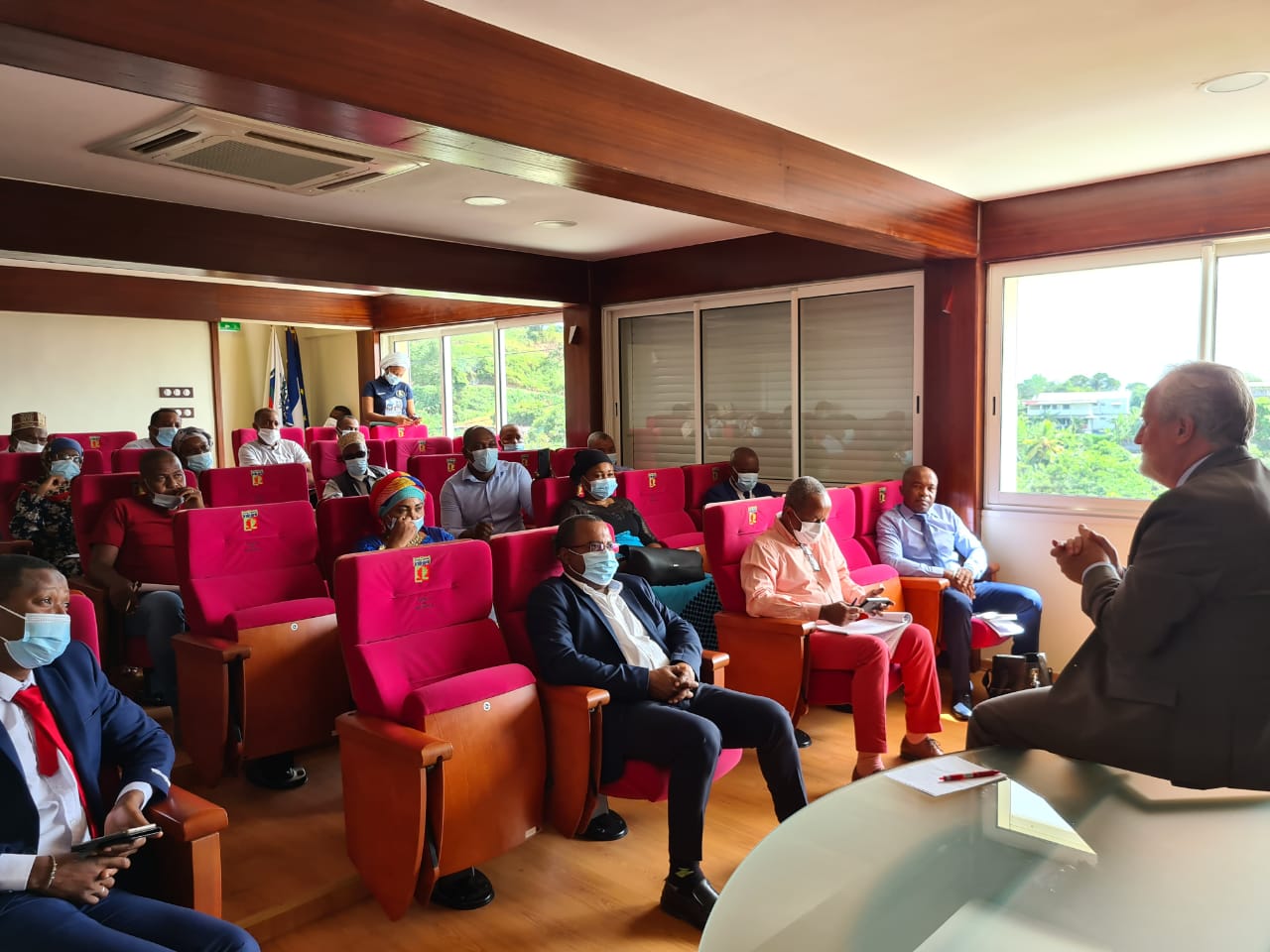 Bandraboua : 40 personnes face au préfet sur la future Loi Mayotte