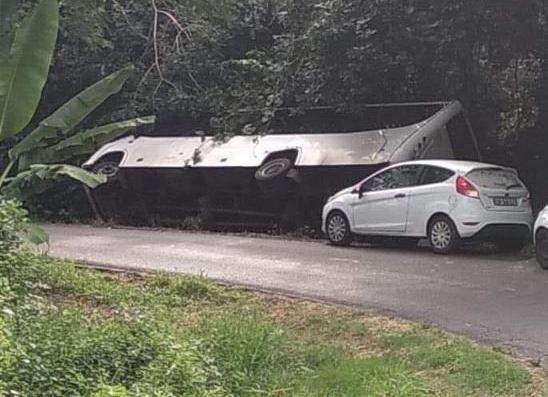 Accident de bus scolaire proche de la plage de Tanaraki