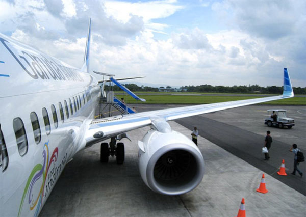 Caché dans le train d’atterrissage d’un avion