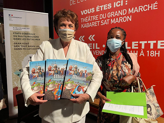 Le Département remet sa contribution en faveur des langues régionales à la ministre de la culture