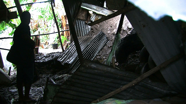 Un enfant de 5 ans meurt écrasé dans l’effondrement d’un banga