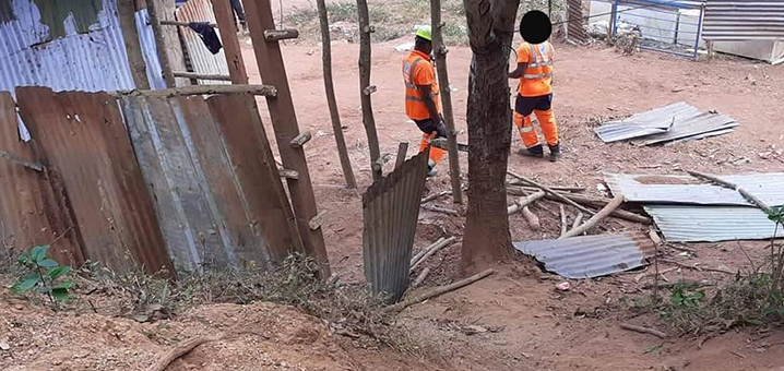 Cases en tôles détruites à Bouéni