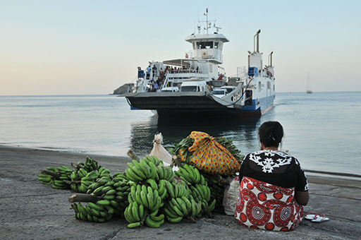 Des barges à l’arrêt et un mouvement qui se poursuit
