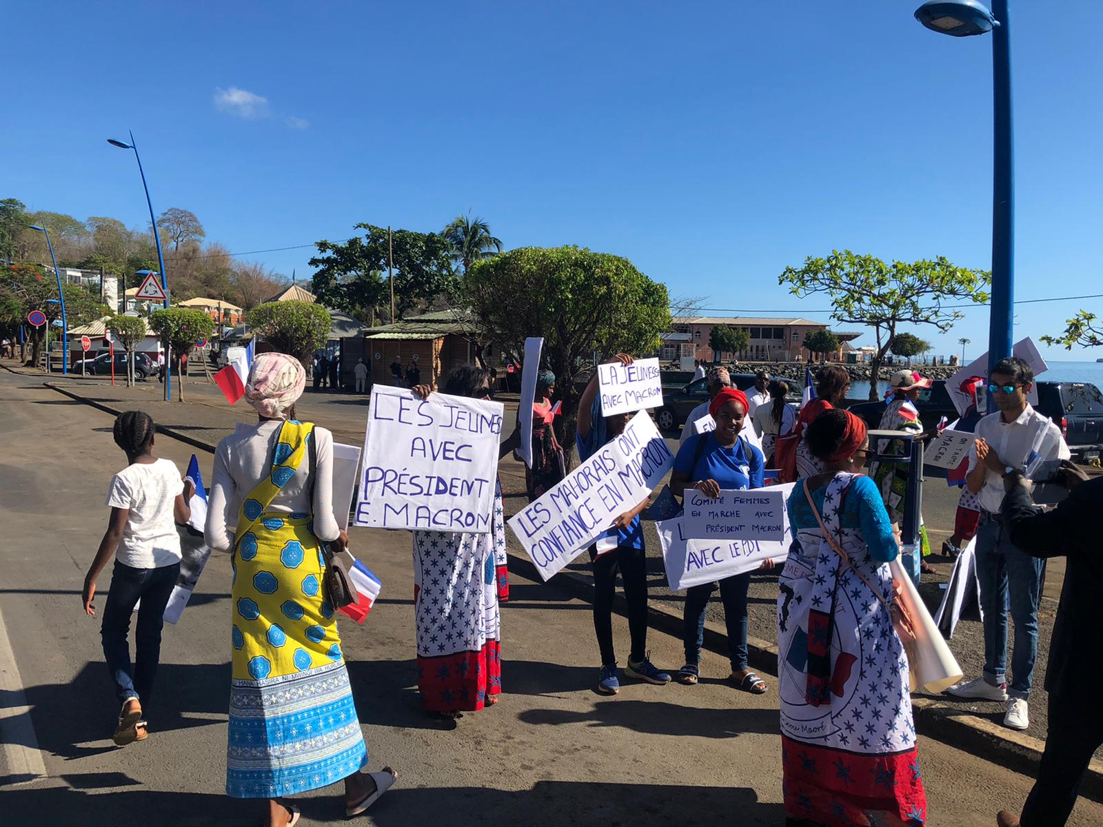 Visite présidentielle : les premiers habitants arrivent à Mamoudzou pour écouter le Président