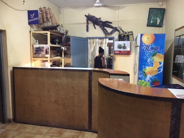 Braquage avec une arme à poing à Cavani