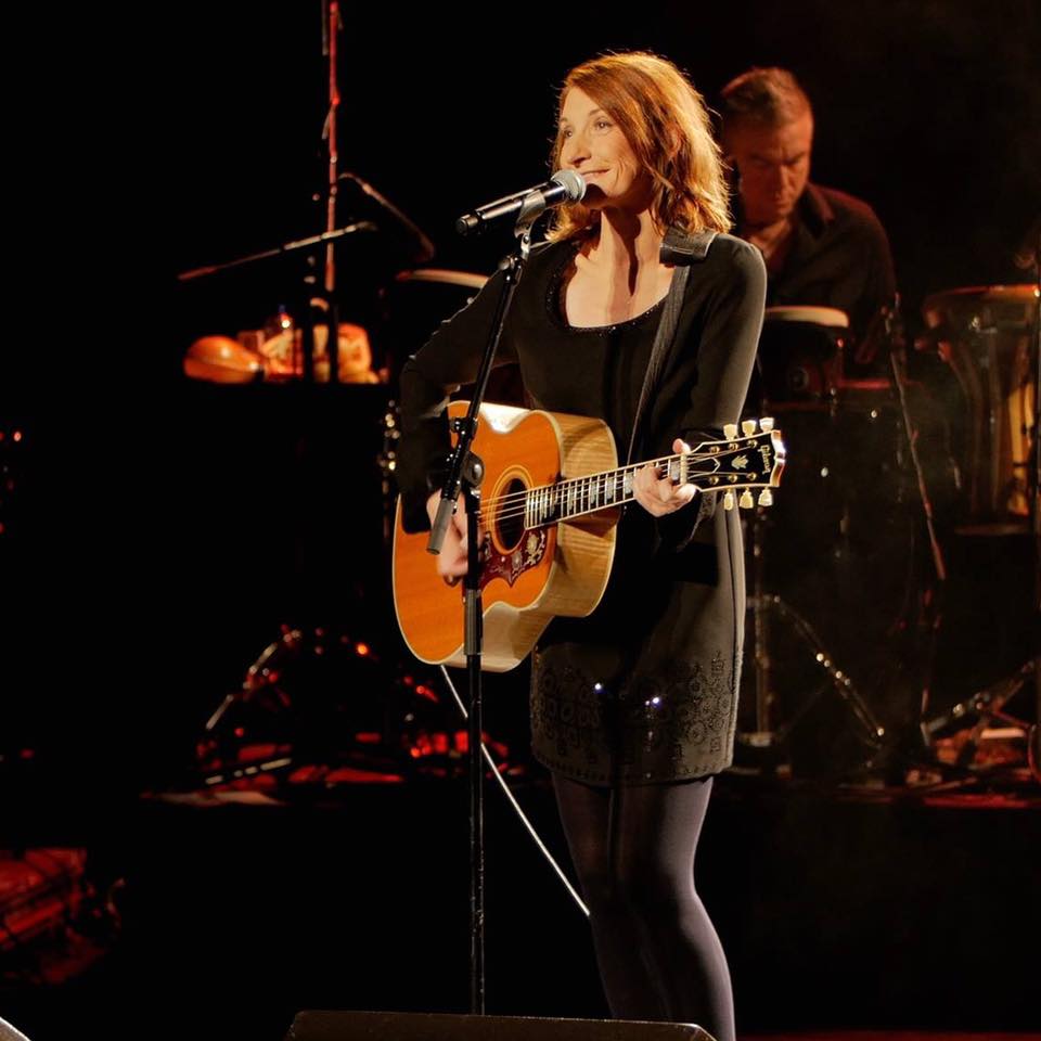 La chanteuse Patrizia Gattaceca en concert à Mayotte