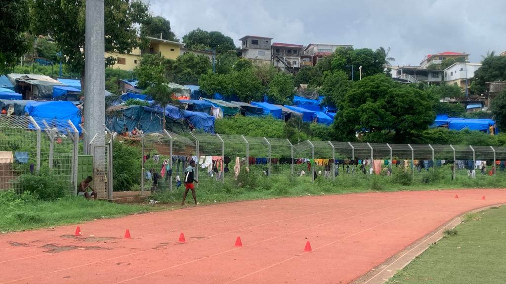 Darmanin veut démanteler le camp de migrants de Cavani