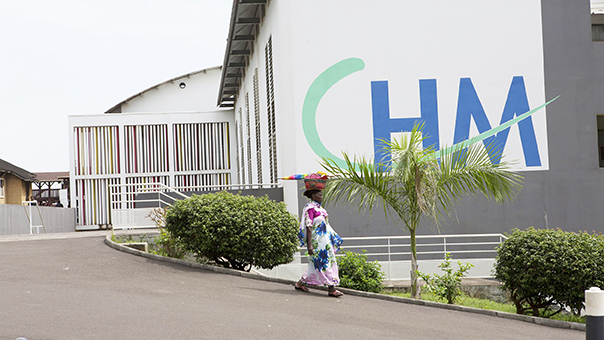 Distribution de cadeaux au CHM