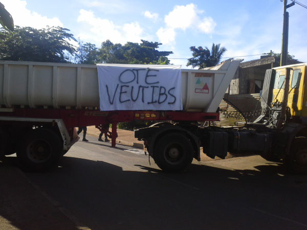IBS : blocage à Combani (5 photos)