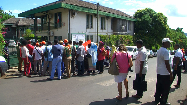 Les agents de la CAPAM devant la DAAF
