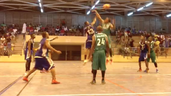 Basket masculin : Vautours de Labattoir vs Etoile bleue de Kaweni (vidéos)