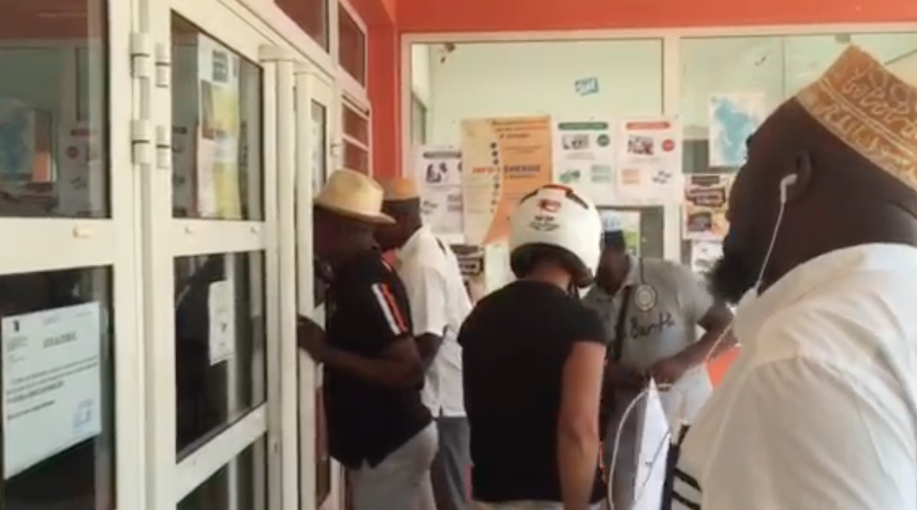 Grève : portes fermées au CD et Mairie de Mamoudzou (vidéo)