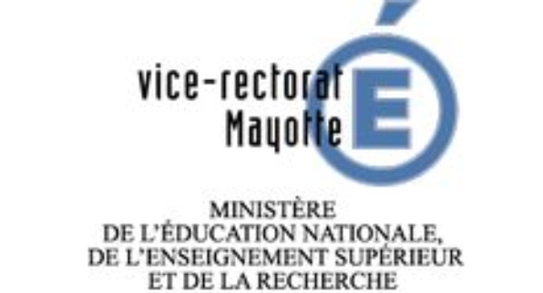 Attentats de Paris : rencontre avec les familles au collège de Doujani