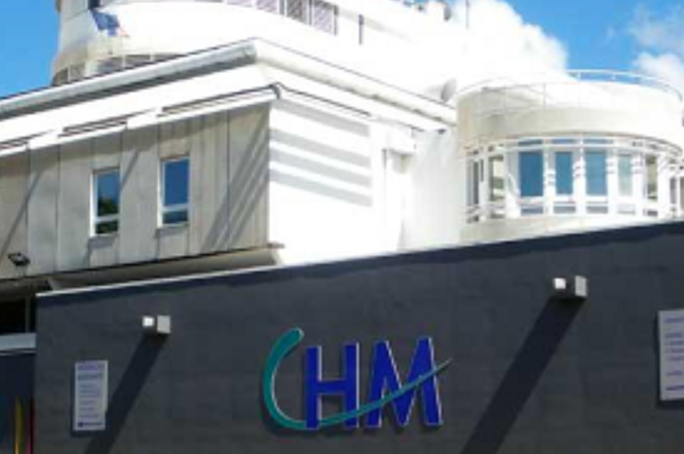 Jeune homme laissé pour mort au bord de la route