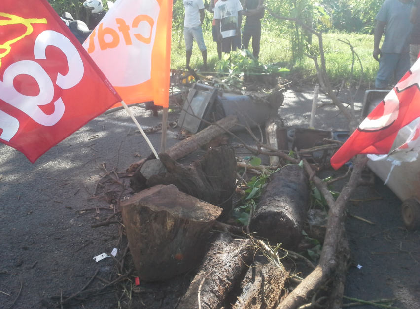 Le barrage à Bandrélé est toujours en place