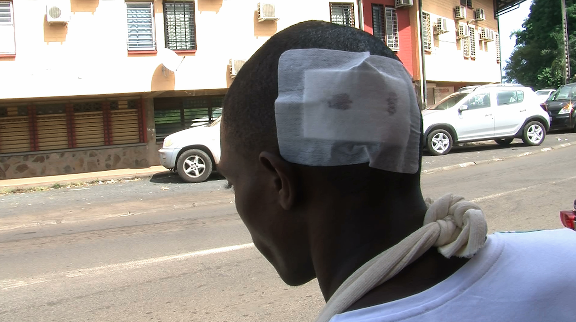 Agressé à coups de tronçonneuse