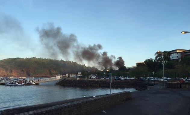 Feu de voiture à Mgombani