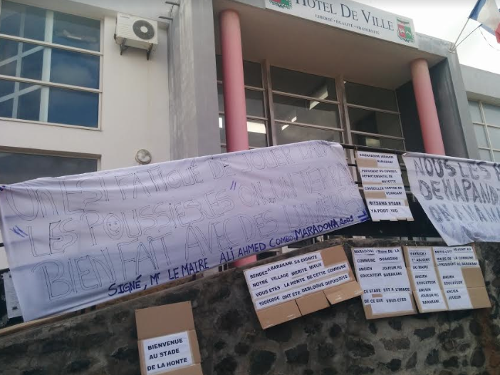 Le comité des jeunes ferme la mairie de Ouangani