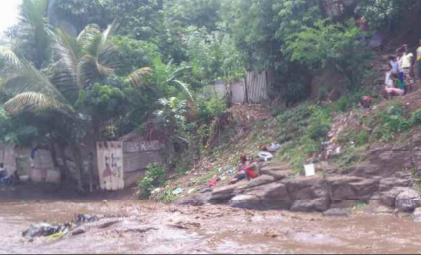 La rivière de M’tsapéré submergée par une vague boueuse