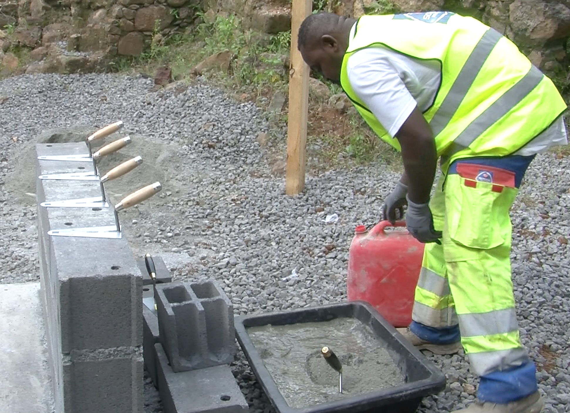 Pose des premières pierres de la station d’épuration de Ouangani, Chiconi et Sada