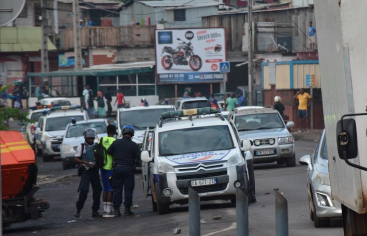 Caillassage et blocage à Kaweni ce matin