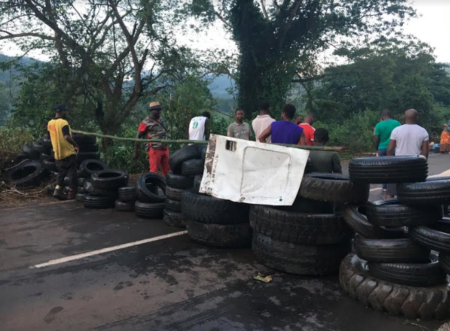 Barrage à l’entrée de Miréréni suite au caillassage survenu hier soir