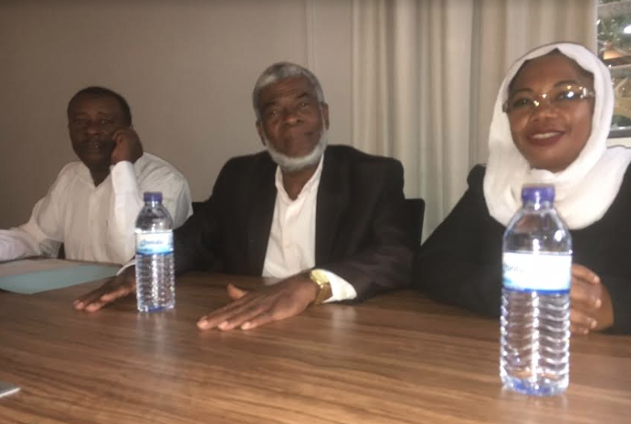 Les élus demandent le report des élections