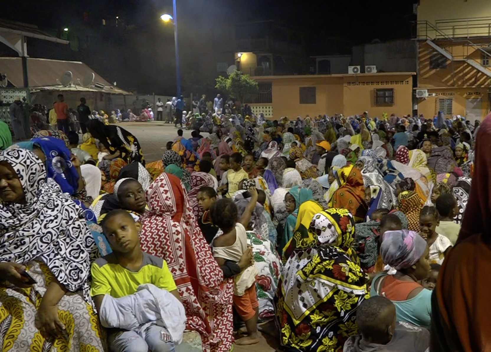 Une rumeur et une nuit très agitée (Photos)