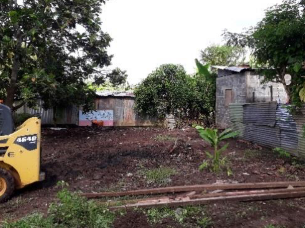 Destruction de “bangas” rue de l’ancien stade à Chirongui