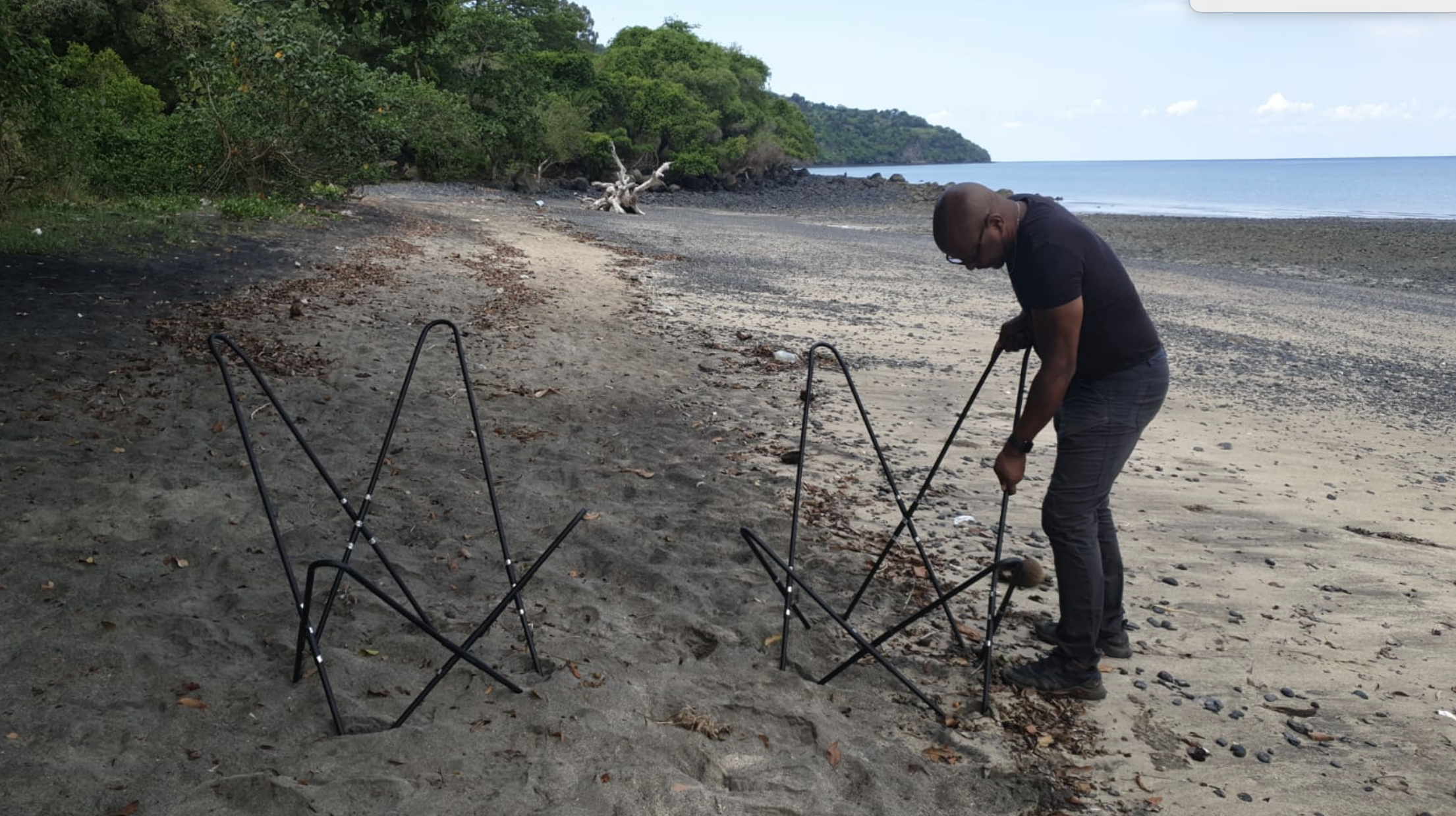 Trois kwassas-kwassas arraisonnés sur la plage des 3 Baobabs