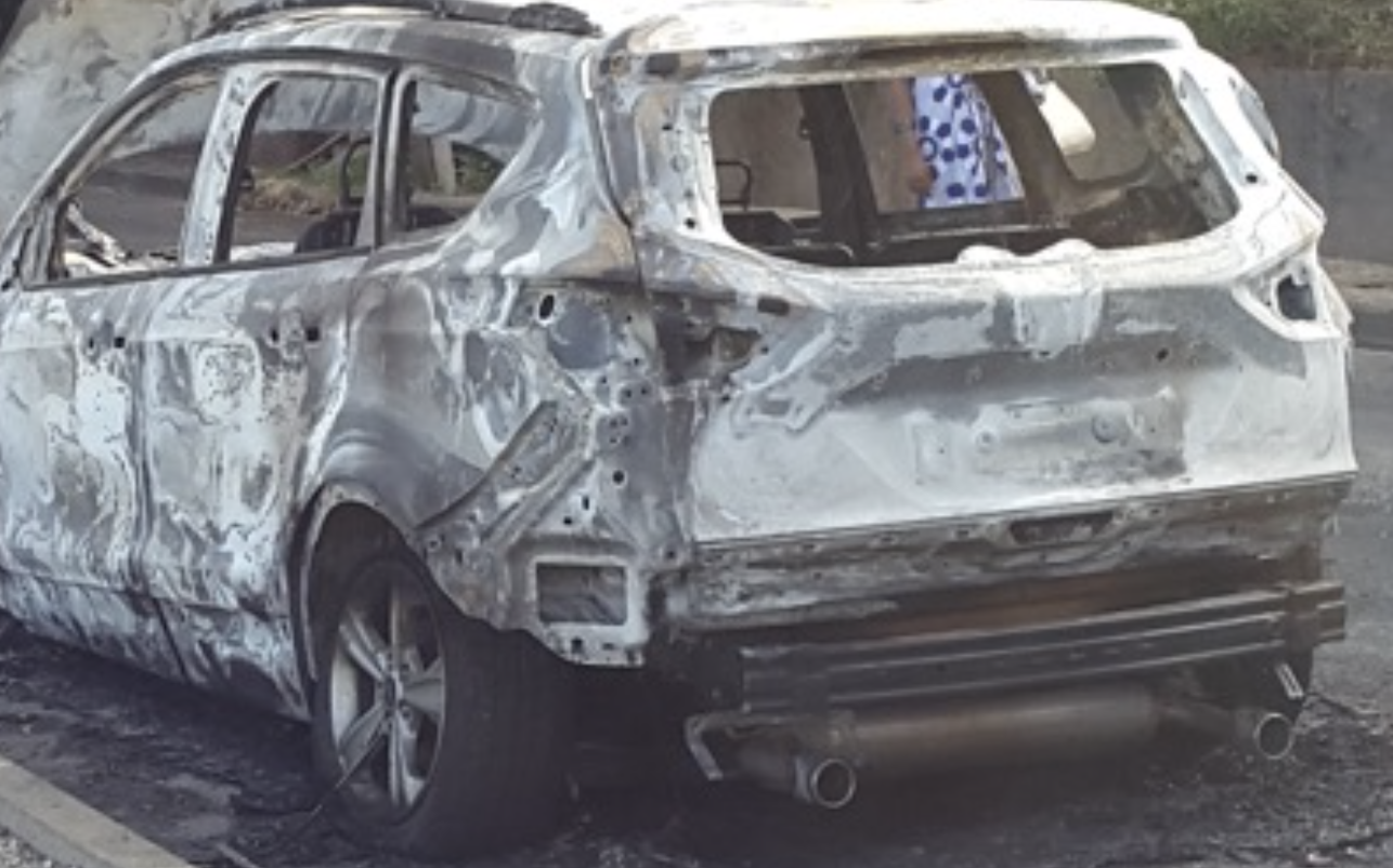 Vahibé : ils caillassent et brûlent une voiture, 2 blessés