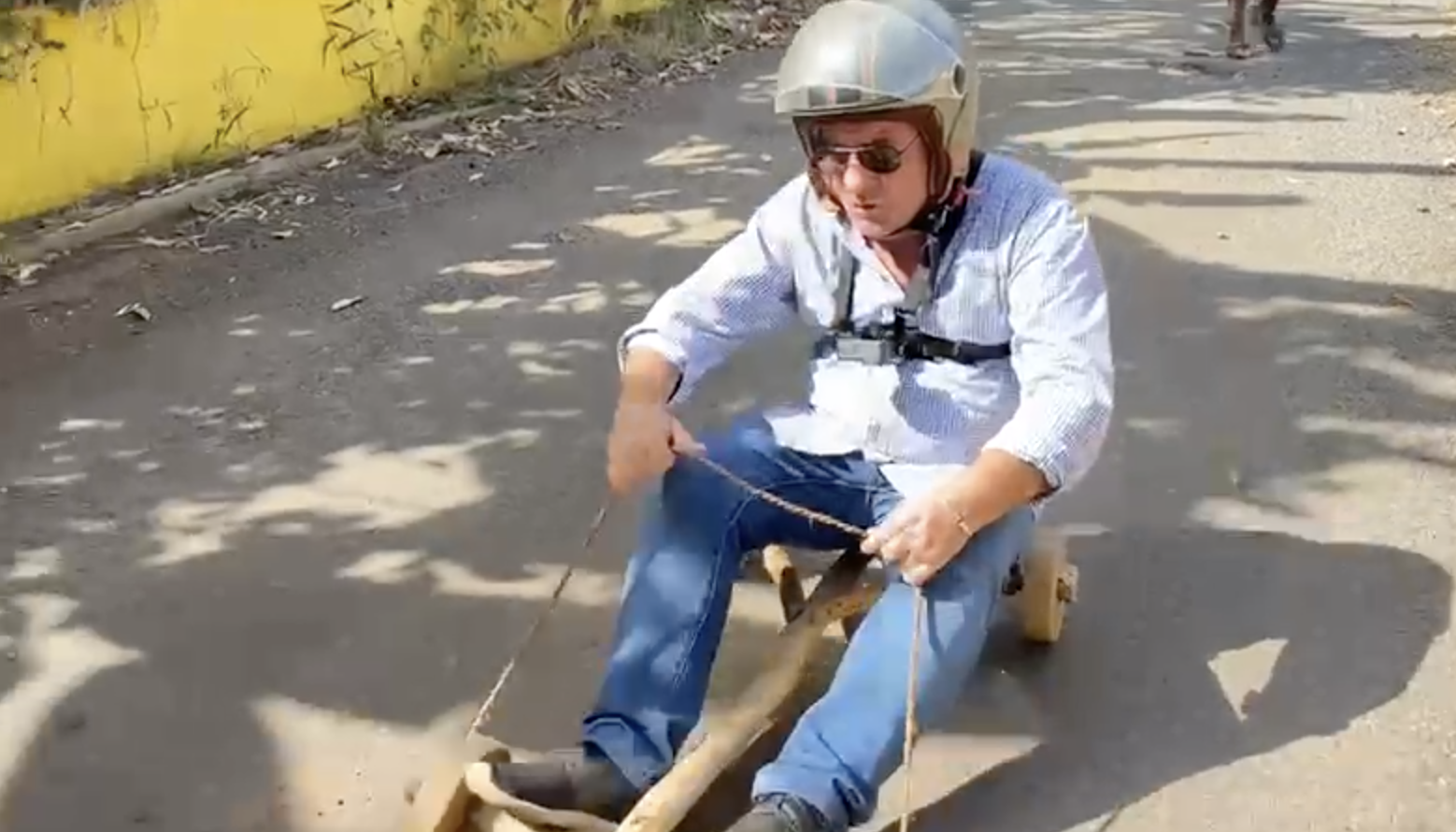 100%Mayotte à Boueni : la voiture fonctionne !! (video)
