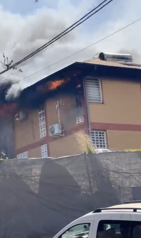 Une maison dans le lotissement de Trevani a pris feu