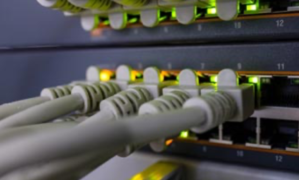 Internet : la rupture de deux câbles sous-marins ralentit la connexion