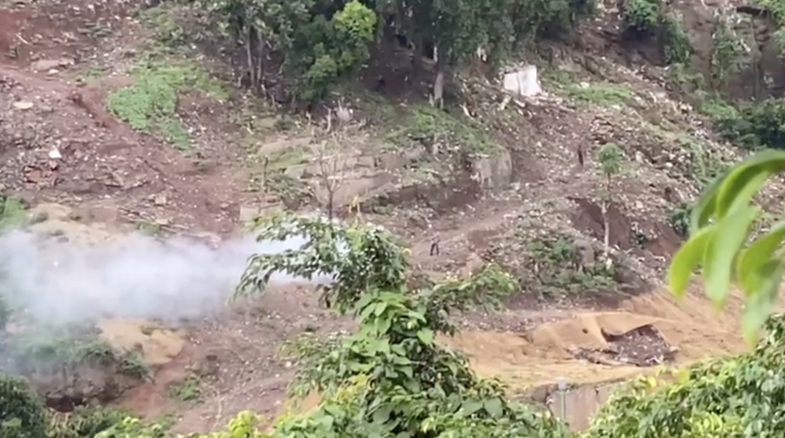 Prudence à Majicavo Korapa : un affrontement en cours sur le talus (vidéo)