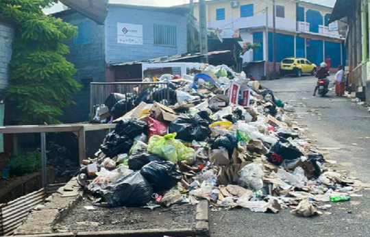 29 jours de barrages et les déchets s’accumulent