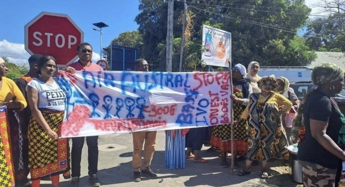 La grogne continue contre la cherté des prix des billets d’avion