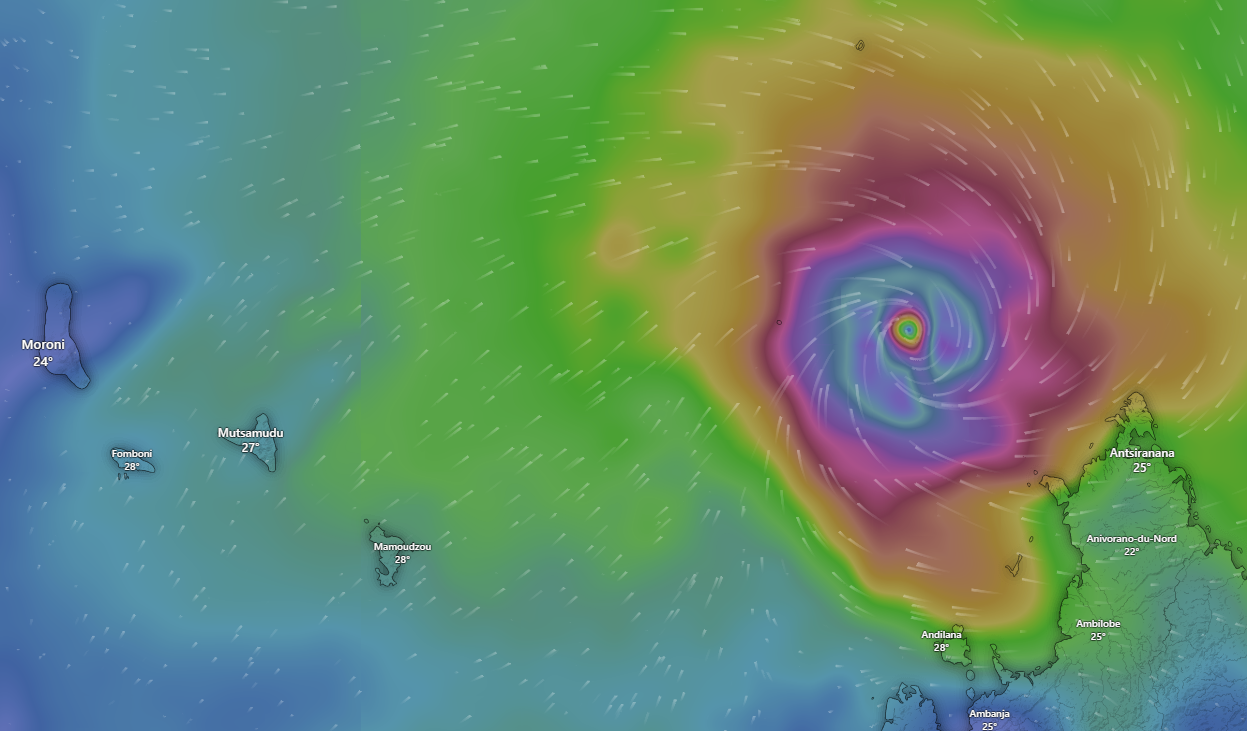 Mayotte est officiellement en alerte rouge cyclonique
