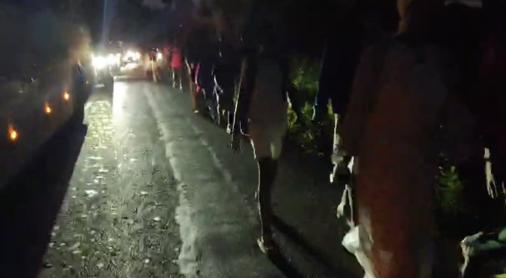 Les taxis bloquent les accès à Mamoudzou au sud (video)