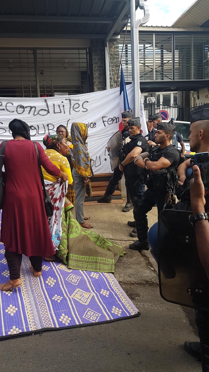 La tension monte aux abords du bureau des étrangers à la préfecture