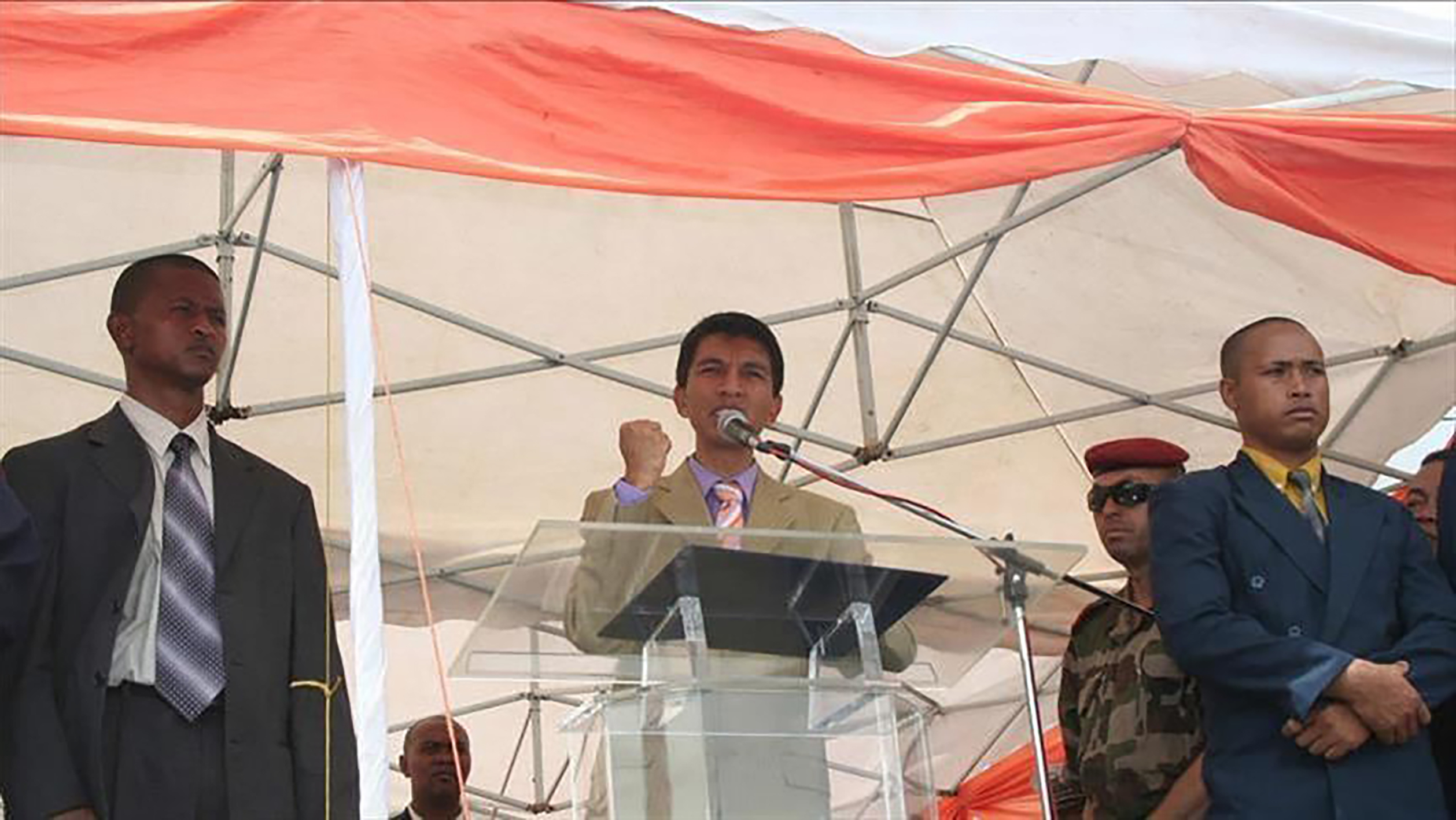 La grande île rouvre ses liaisons régionales et nationales